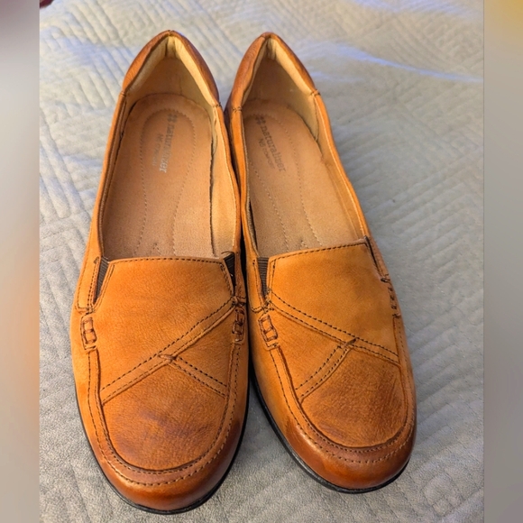 Naturalizer Shoes - NWT Naturalizer Fiorenza Camel Nubuck